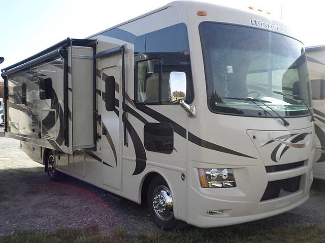 2015 Thor Motor Coach Windsport Photo
