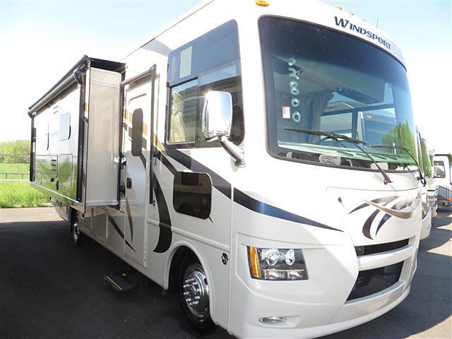 2016 Thor Motor Coach Windsport Photo