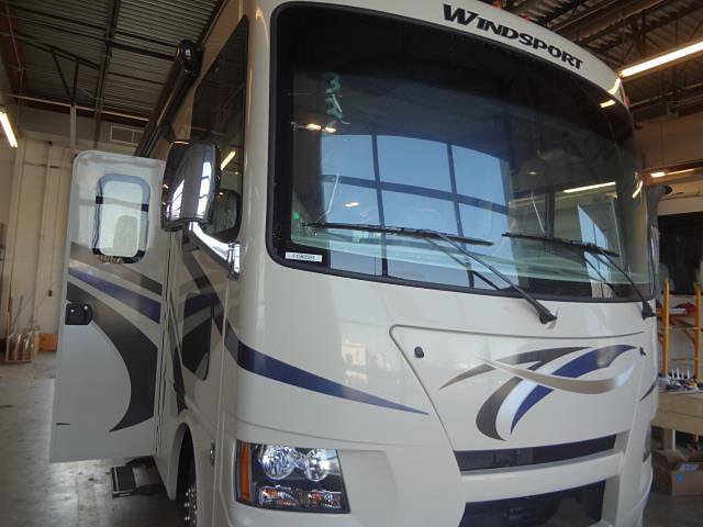 2015 Thor Motor Coach Windsport Photo