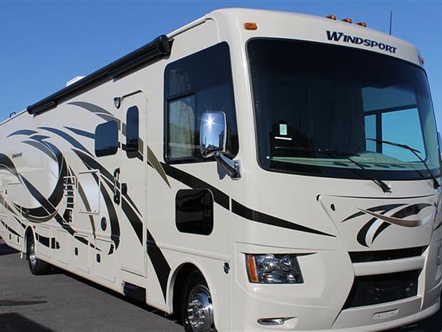 2015 Thor Motor Coach Windsport Photo