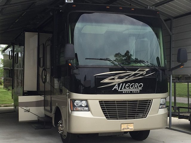 2009 Tiffin Allegro Photo
