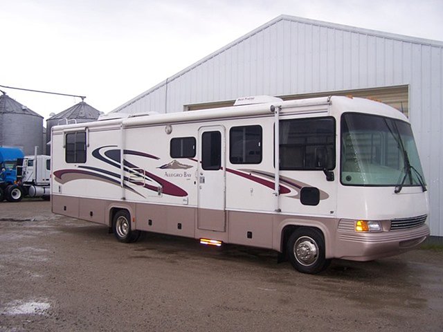 2000 Tiffin Allegro Bay Photo