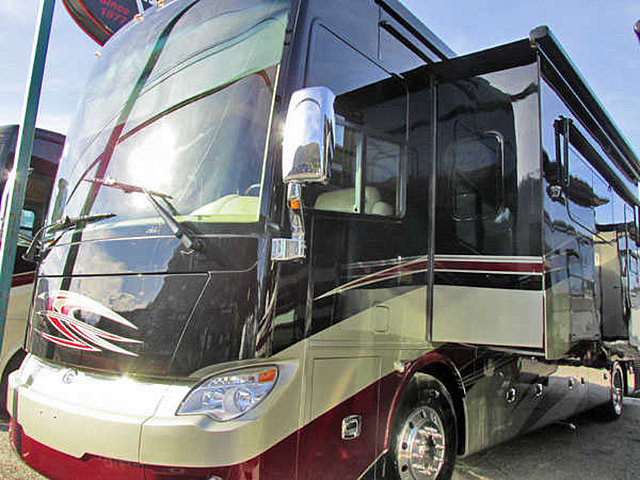 2015 Tiffin Allegro Bus Photo