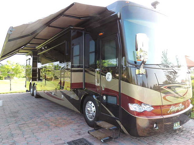 2013 Tiffin Allegro Bus Photo