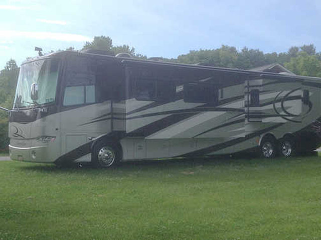 2010 Tiffin Allegro Bus Photo