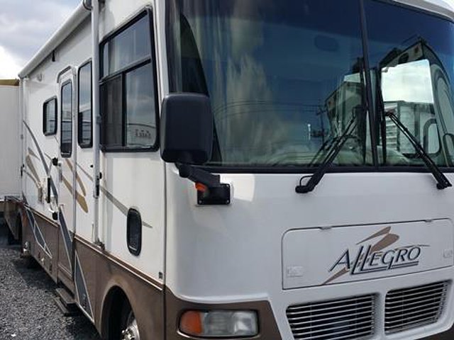 2004 Tiffin Allegro Photo