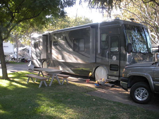 2006 Tiffin Phaeton Photo