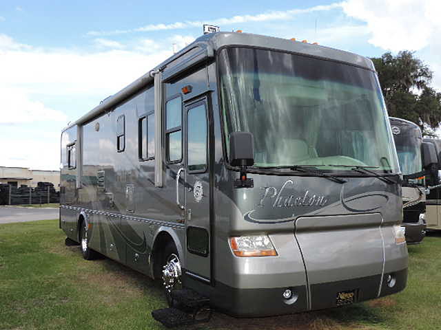 2006 Tiffin Phaeton Photo