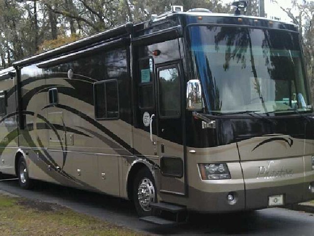 2008 Tiffin Phaeton Photo