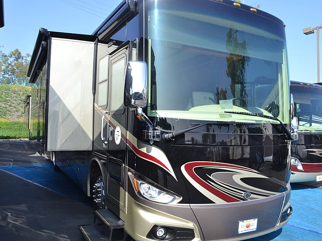 2015 Tiffin Phaeton Photo