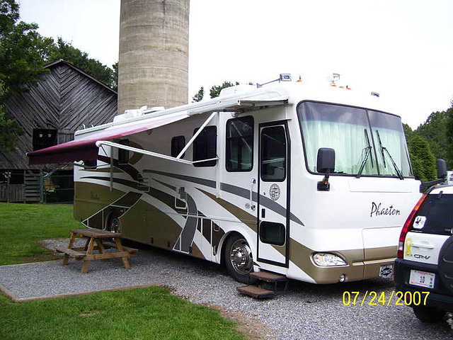 2004 Tiffin Phaeton Photo