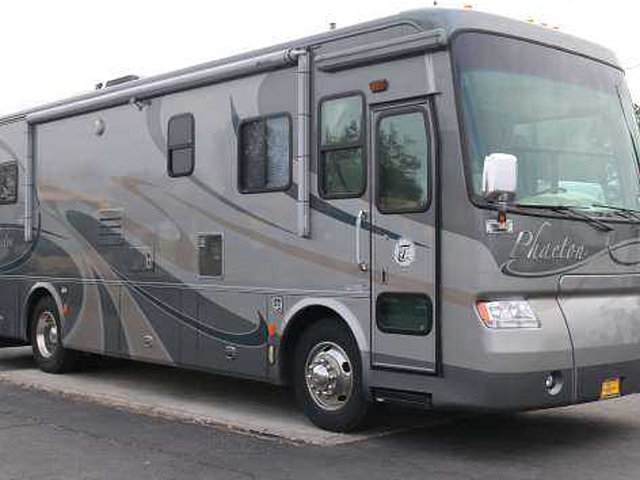 2006 Tiffin Phaeton Photo