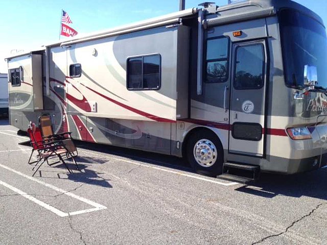 2006 Tiffin Phaeton Photo