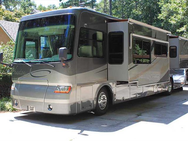 2005 Tiffin Phaeton Photo