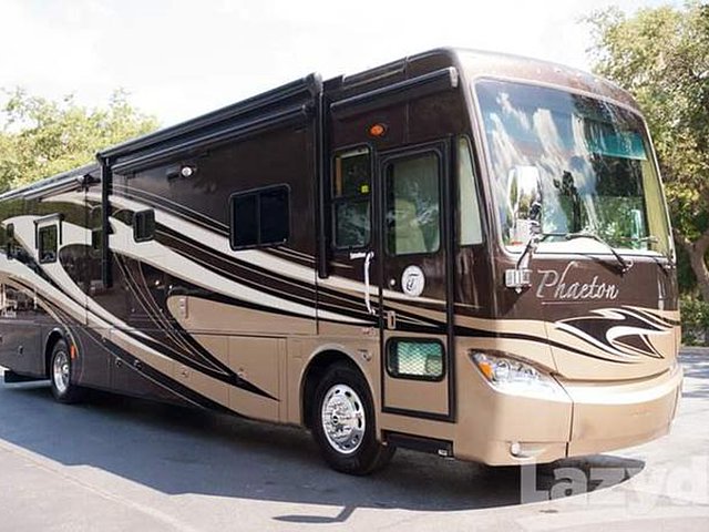 2013 Tiffin Phaeton Photo