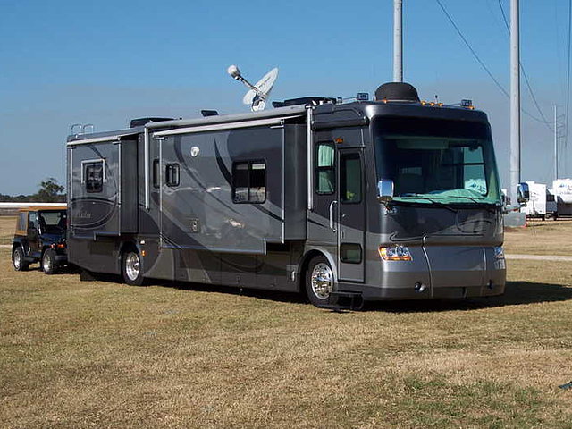 2005 Tiffin Phaeton Photo