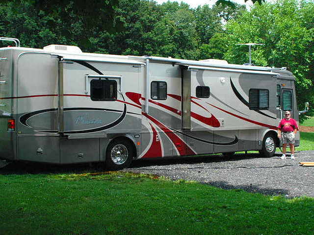 2006 Tiffin Phaeton Photo