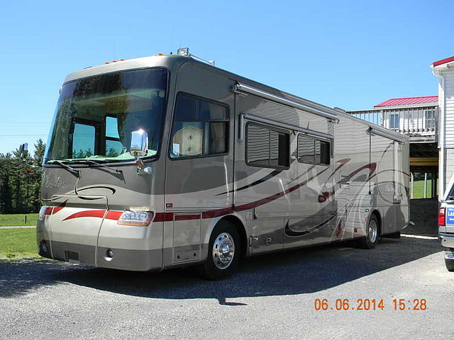 2006 Tiffin Phaeton Photo