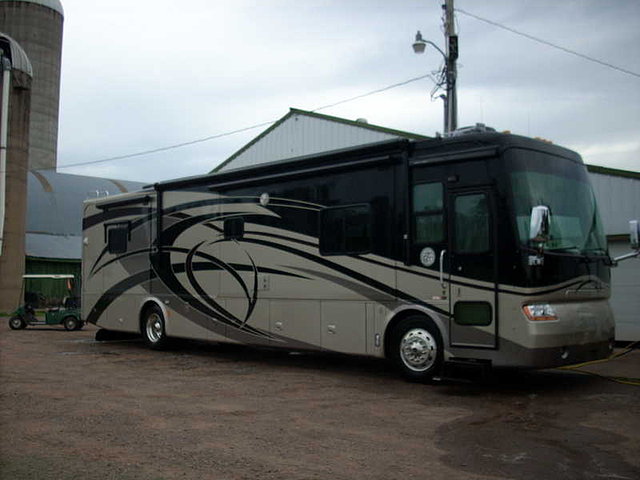 2007 Tiffin Phaeton Photo