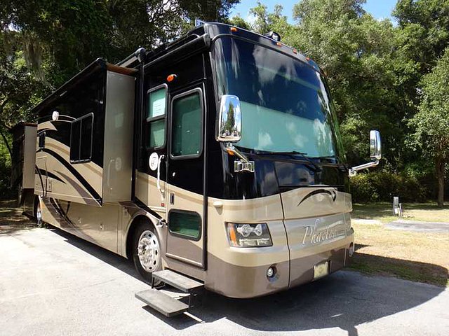2008 Tiffin Phaeton Photo