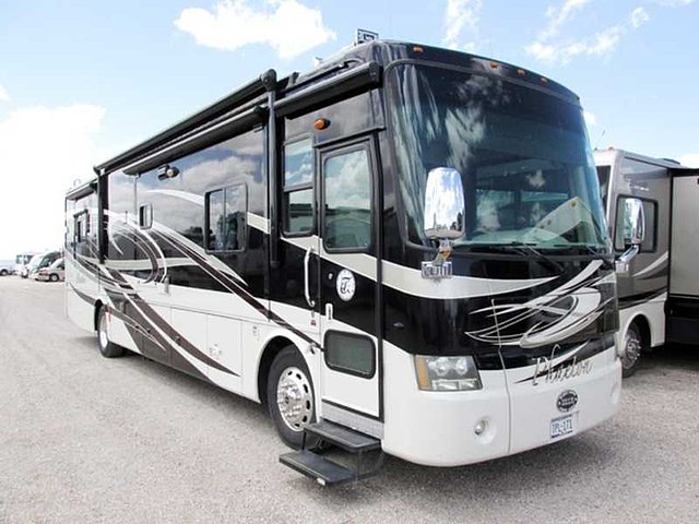 2009 Tiffin Phaeton Photo