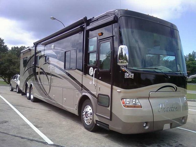 2007 Tiffin Phaeton Photo