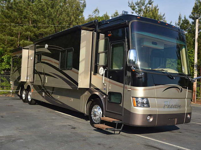 2008 Tiffin Phaeton Photo