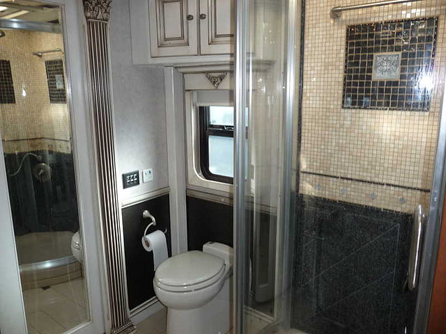 2010 Tiffin Zephyr Photo