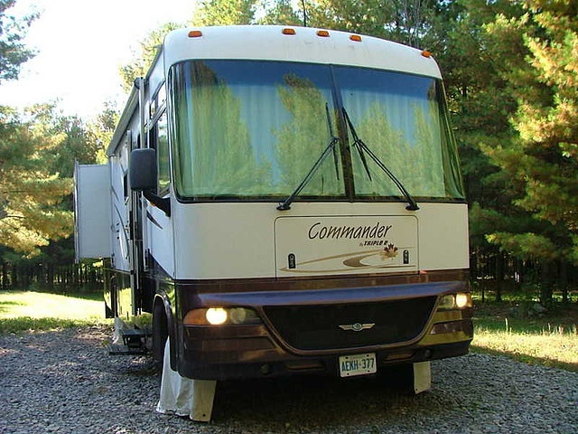 2004 Triple E Commander Photo