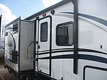 2015 Venture RV SportTrek Photo #6