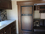 2015 Venture RV SportTrek Photo #27