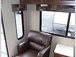 2015 Venture RV SportTrek Photo #7