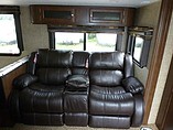 2015 Venture RV SportTrek Photo #14