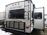 2015 Venture RV SportTrek Photo #9