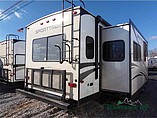 2015 Venture RV SportTrek Photo #6