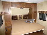 2015 Venture RV SportTrek Photo #14