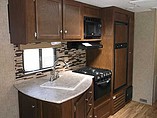 2015 Venture RV SportTrek Photo #6