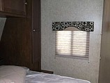 2015 Venture RV SportTrek Photo #12