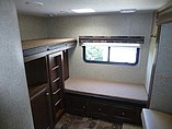 2015 Venture RV SportTrek Photo #34