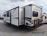 2015 Venture RV SportTrek Photo #4