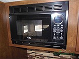 2015 Venture RV SportTrek Photo #24