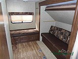 2015 Venture RV SportTrek Photo #9