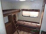 2015 Venture RV SportTrek Photo #10