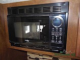 2015 Venture RV SportTrek Photo #17