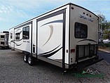 2015 Venture RV SportTrek Photo #8