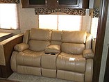 2015 Venture RV SportTrek Photo #7