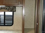 2015 Venture RV SportTrek Photo #21