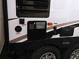 2015 Venture RV SportTrek Photo #28