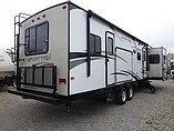 2015 Venture RV SportTrek Photo #9