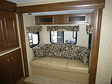 2015 Venture RV SportTrek Photo #21